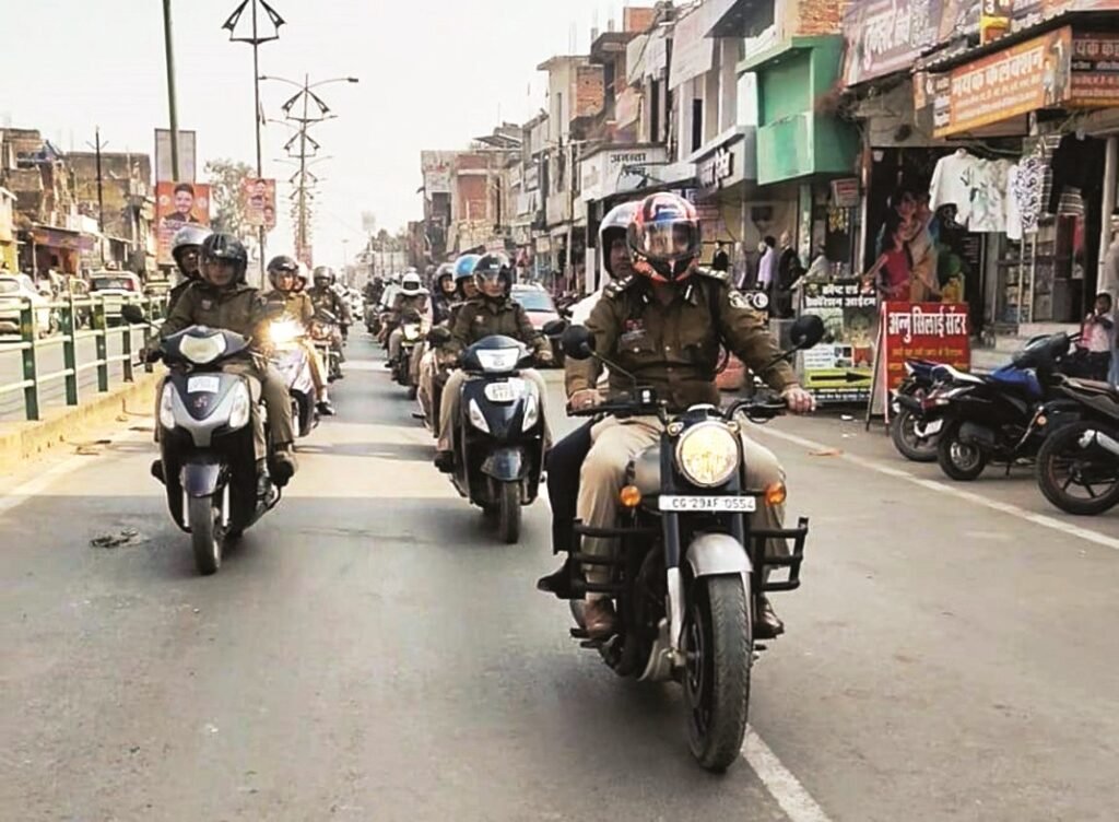 गुरुवार को सूरजपुर में सड़क सुरक्षा माह का हुआ भव्य शुभारंभ, कलेक्टर एस. जयवर्धन व एसएसपी प्रशांत ठाकुर रहे उपस्थित... 8 IMG 20260102 WA0013