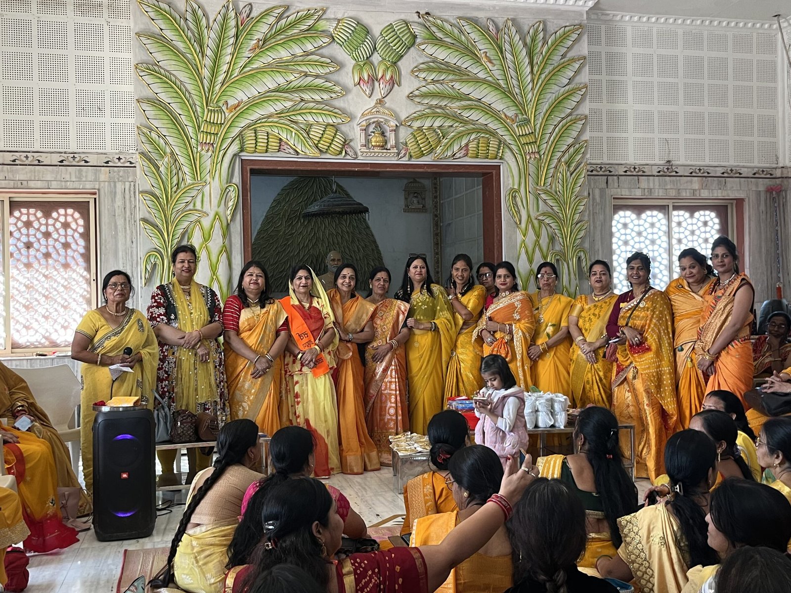 रतलाम/सर्वब्राह्मण महासभा महिला मंडल ने मनाया मकर संक्रांति और बसंत पंचमी पर्व : मातृशक्तियों को गुलाब का फूल भेंट कर स्वागत किया 3 IMG 20260121 WA0069 scaled