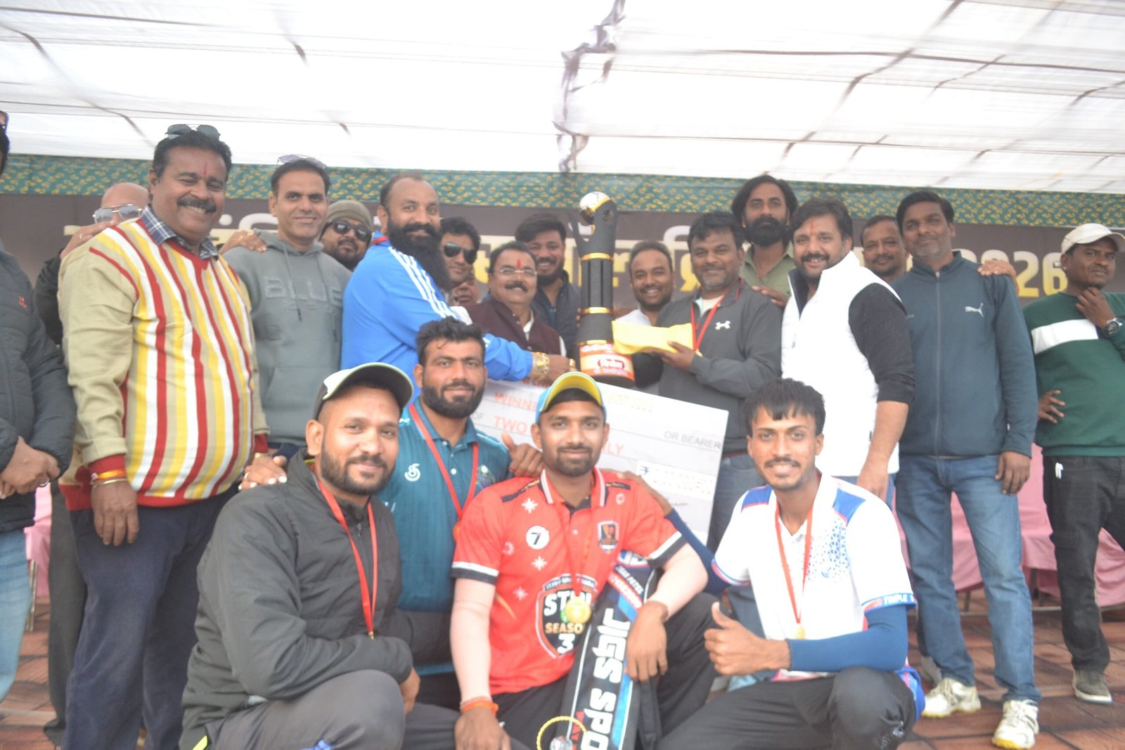 रतलाम/ऑल इंडिया टेनिस बॉल क्रिकेट स्पर्धा का विजेता बना भाविन 11 ग्वालियर,अंबर बनी उपविजेता : दो लाख नगद चमचमाती ट्रॉफी की प्रदान और एक लाख व ट्राफी अम्बर को मिली, मुख्य अतिथि कैबिनेट मंत्री काश्यप रहे 3 IMG 20260125 WA0105 scaled