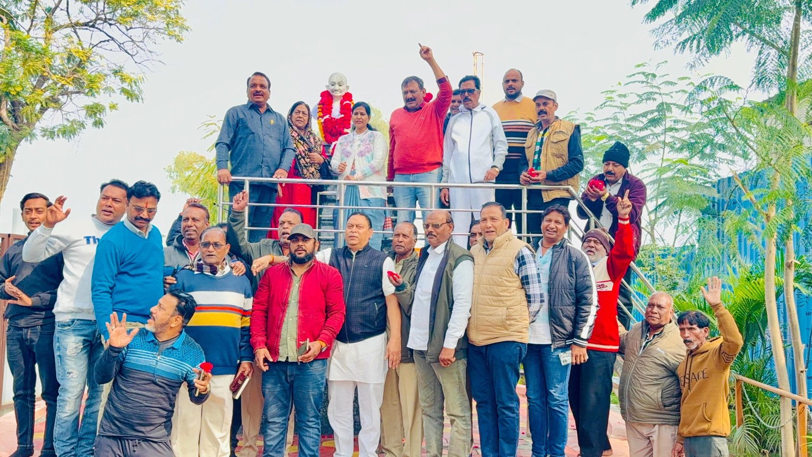 रतलाम /शहर कांग्रेस कमेटी ने किया आयोजन : राष्ट्रपिता महात्मा गांधी जी का शहीदी दिवस मनाया,प्रतिमा पर किया माल्यार्पण 2 IMG 20260130 WA0051 scaled