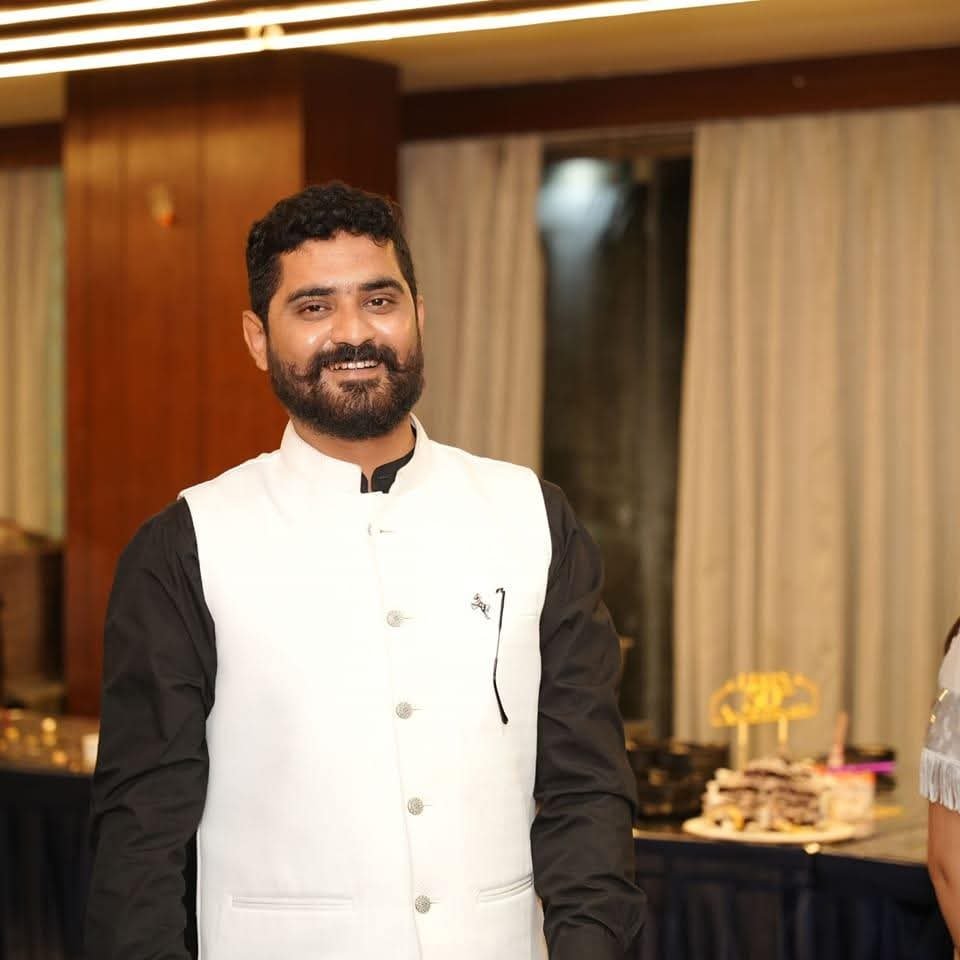 रतलाम/सिंधी समाज अध्यक्ष के बेटे और भतीजे सहित 4 आरोपियों के विरुद्ध प्रकरण दर्ज : घर पहुंचकर की तोड़फोड़,घटना सीसीटीवी कैमरे में कैद,जान से खत्म करने की दी धमकी 3 FB IMG 1771585510074