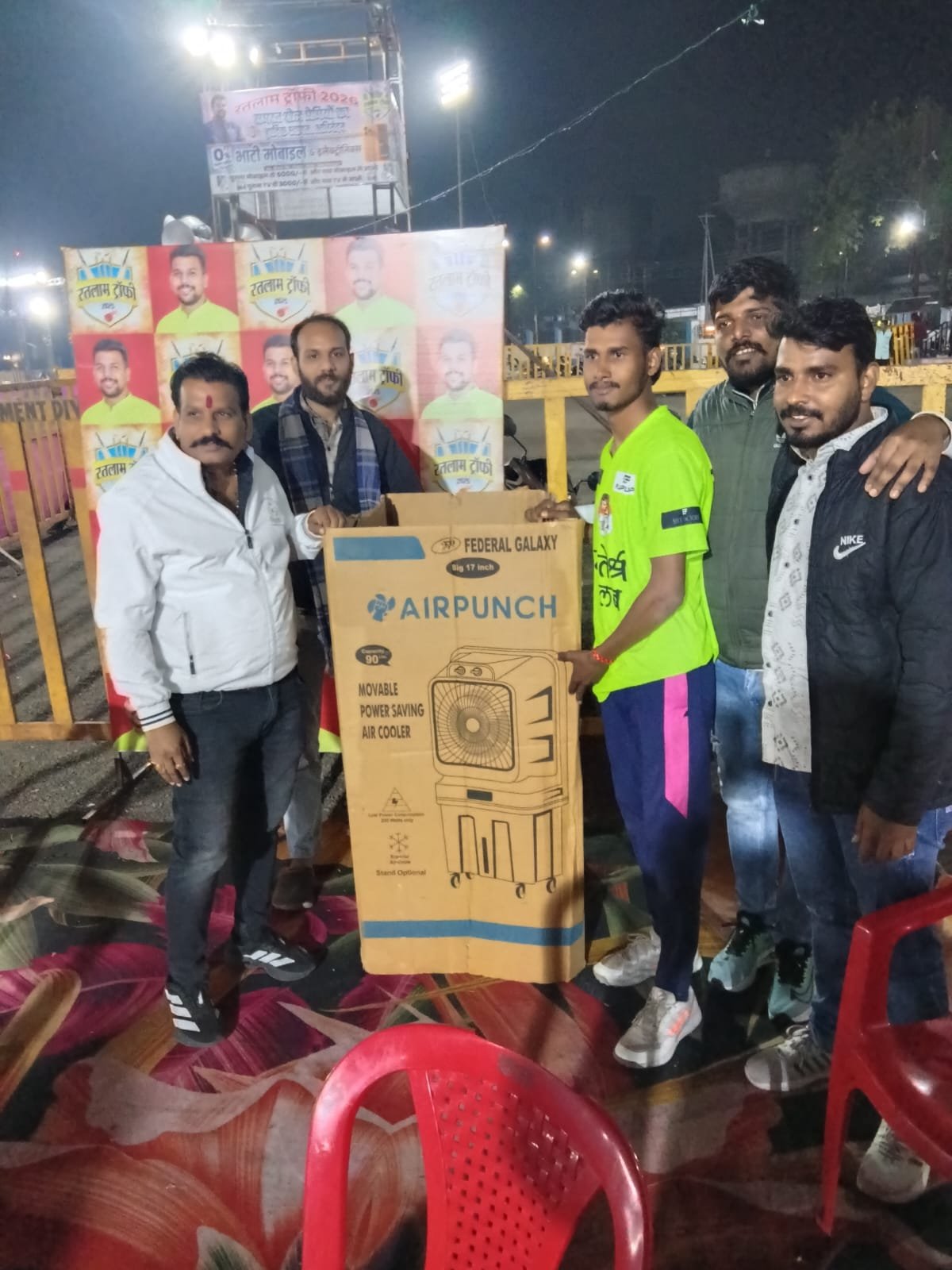 रतलाम/नाइट टेनिस बॉल क्रिकेट टूर्नामेंट का भव्य-शुभारंभ :बालिकाओं के इको-फ्रेंडली मैच से हुई शुरुआत,स्वर्गीय अश्विनी शर्मा को श्रद्धांजलि अर्पित की ; पोलो ग्राउंड में होने वाले हर मैच की शुरुआत बालिकाओं से होगी – महापौर पटेल 4 IMG 20260203 WA0082