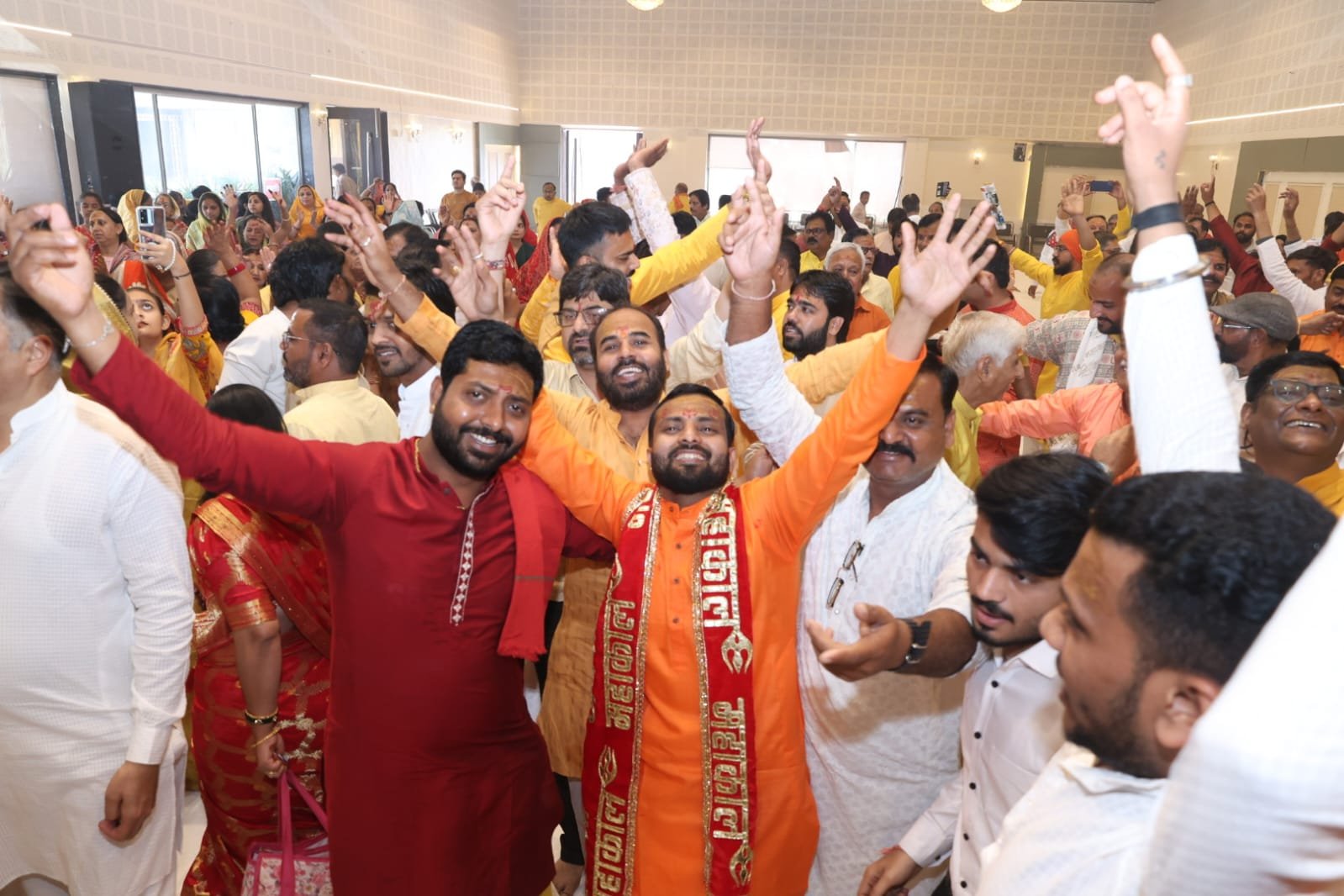 रतलाम/सेवावीर परिवार ने स्थापना दिवस पर किया आध्यात्मिक आयोजन ; सामूहिक “ॐ नमः शिवाय” जाप भी हुआ,उकाला गणेश जी को सौंपा हनुमान जयंती का आमंत्रण 4 IMG 20260216 WA0075