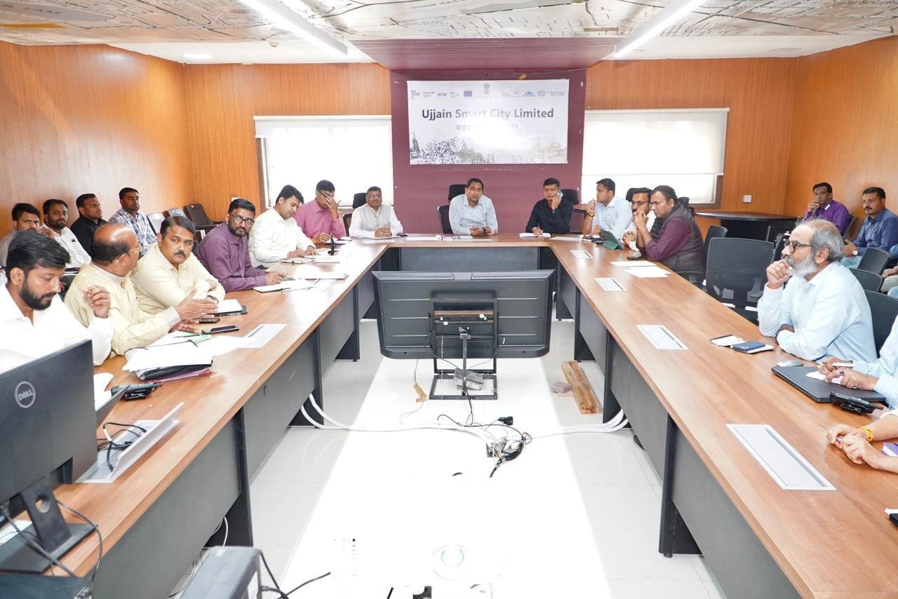 उज्जैन/सिंहस्थ मेला अधिकारी श्री सिंह ने सिंहस्थ के प्रचलित कार्यो की समीक्षा बैठक हुई : सिंहस्थ 2028 के निर्माणाधीन कार्यो में तेजी लाए प्लान के हिसाब से कार्य करें-मेला अधिकारी,अधिकारियों और ठेकेदारों को गुणवत्तापूर्ण कार्य करने की सख्त हिदायत 5 IMG 20260218 WA0006