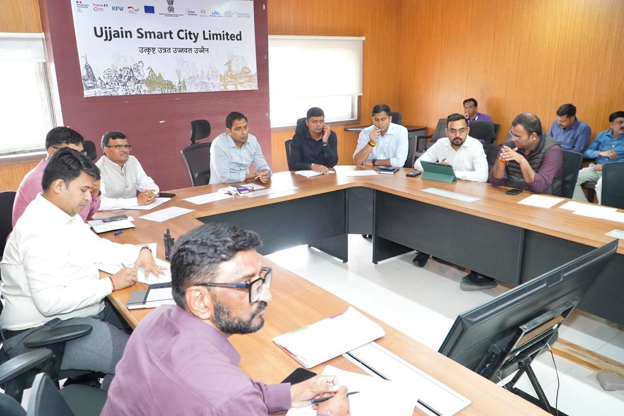उज्जैन/सिंहस्थ मेला अधिकारी श्री सिंह ने सिंहस्थ के प्रचलित कार्यो की समीक्षा बैठक हुई : सिंहस्थ 2028 के निर्माणाधीन कार्यो में तेजी लाए प्लान के हिसाब से कार्य करें-मेला अधिकारी,अधिकारियों और ठेकेदारों को गुणवत्तापूर्ण कार्य करने की सख्त हिदायत 3 IMG 20260218 WA0009