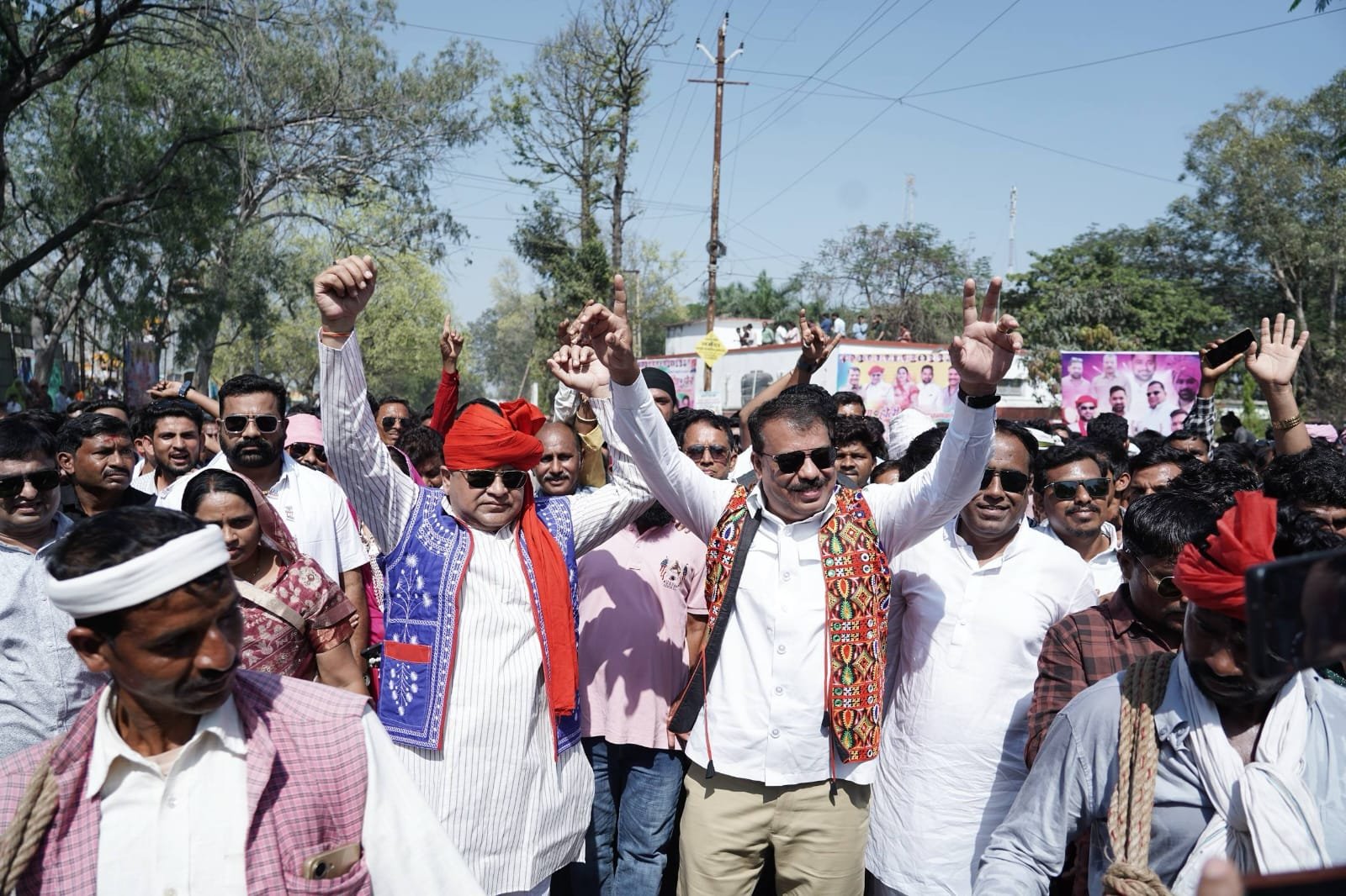 MP/नेता प्रतिपक्ष उमंग सिंघार अलीराजपुर के ऐतिहासिक भगोरिया मेले में हुए शामिल : कैलाश विजयवर्गीय को लिया आड़े हाथों ,बोले कल तक आप आदिवासियों को औकात दिखाने की बात कर रहे थे और आज भगोरिया के पावन उत्सव में शामिल होने का ढोंग कर रहे हैं-उमंग सिंघार 4 IMG 20260302 WA0055