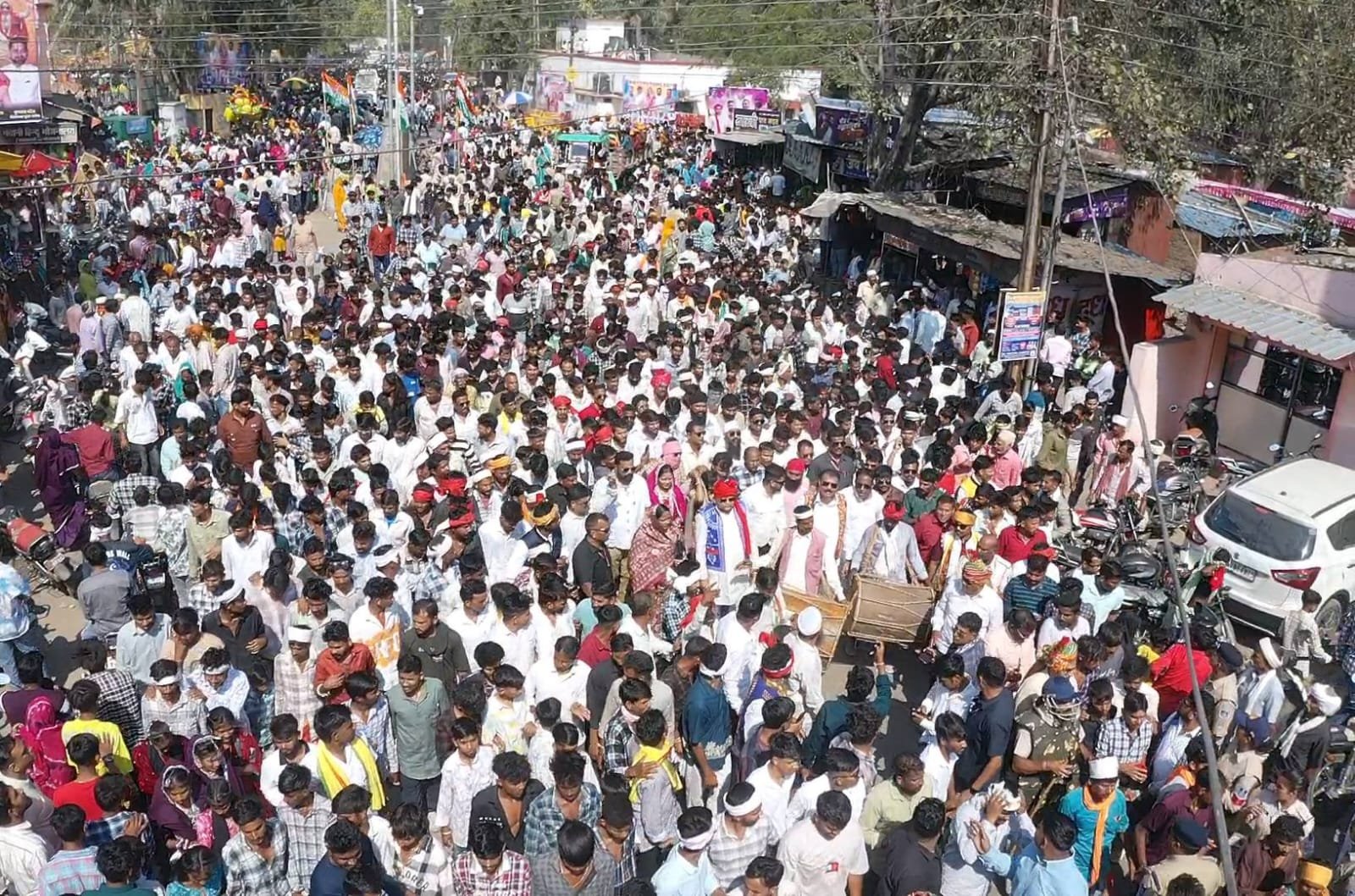 MP/नेता प्रतिपक्ष उमंग सिंघार अलीराजपुर के ऐतिहासिक भगोरिया मेले में हुए शामिल : कैलाश विजयवर्गीय को लिया आड़े हाथों ,बोले कल तक आप आदिवासियों को औकात दिखाने की बात कर रहे थे और आज भगोरिया के पावन उत्सव में शामिल होने का ढोंग कर रहे हैं-उमंग सिंघार 5 IMG 20260302 WA0056