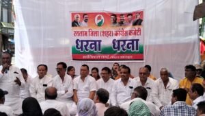 रतलाम /कांग्रेस ने गैस व बिजली की दरों में वृद्धि के खिलाफ व अन्य मुद्दों को लेकर दिया धरना, राज्यपाल के नाम तहसीलदार सौंपा ज्ञापन 2 IMG 20260330 WA0145