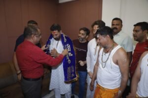 उज्जैन/महाकाल की शरण में बॉलीवुड हस्तियां : अक्षय-टाइगर-डिंपल ने भस्म आरती में लिया आशीर्वाद,दर्शन के बाद हुआ भव्य स्वागत 2 IMG 20260401 WA0020